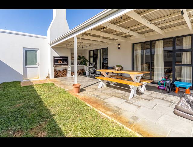 4 BEDROOM FREEHOLD FOR SALE IN SUNNINGDALE